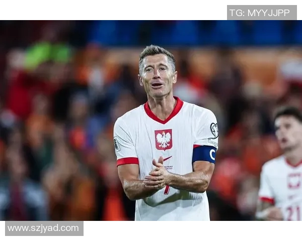 波兰光头足球明星盘点及其在国际赛场上的精彩表现 波兰光头足球明星盘点及其在国际赛场上的精彩表现